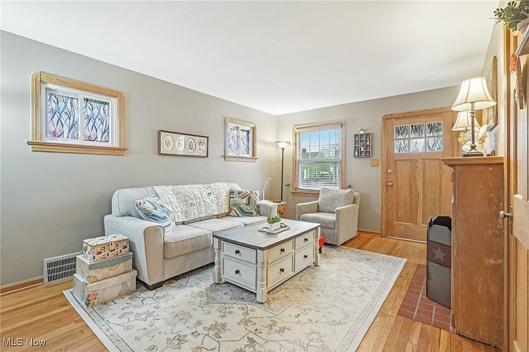 5702 Luelda Ave Parma, OH 44129 - Thumbnail 4