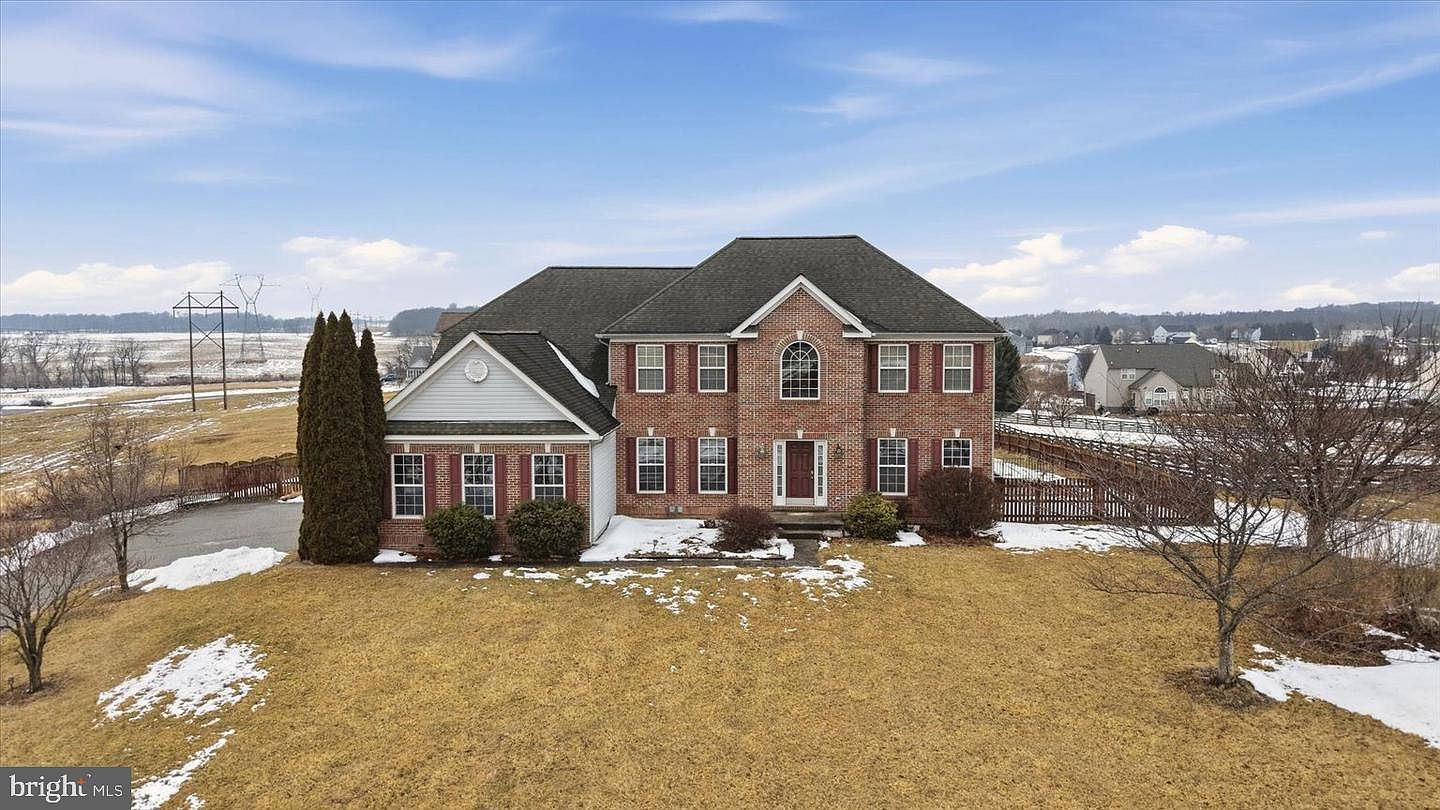 693 Spruce Hill Way Charles Town, WV 25414 - Thumbnail 4