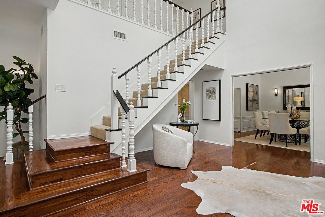 2411 Benedict Canyon Dr Beverly Hills, CA 90210 - Thumbnail 4