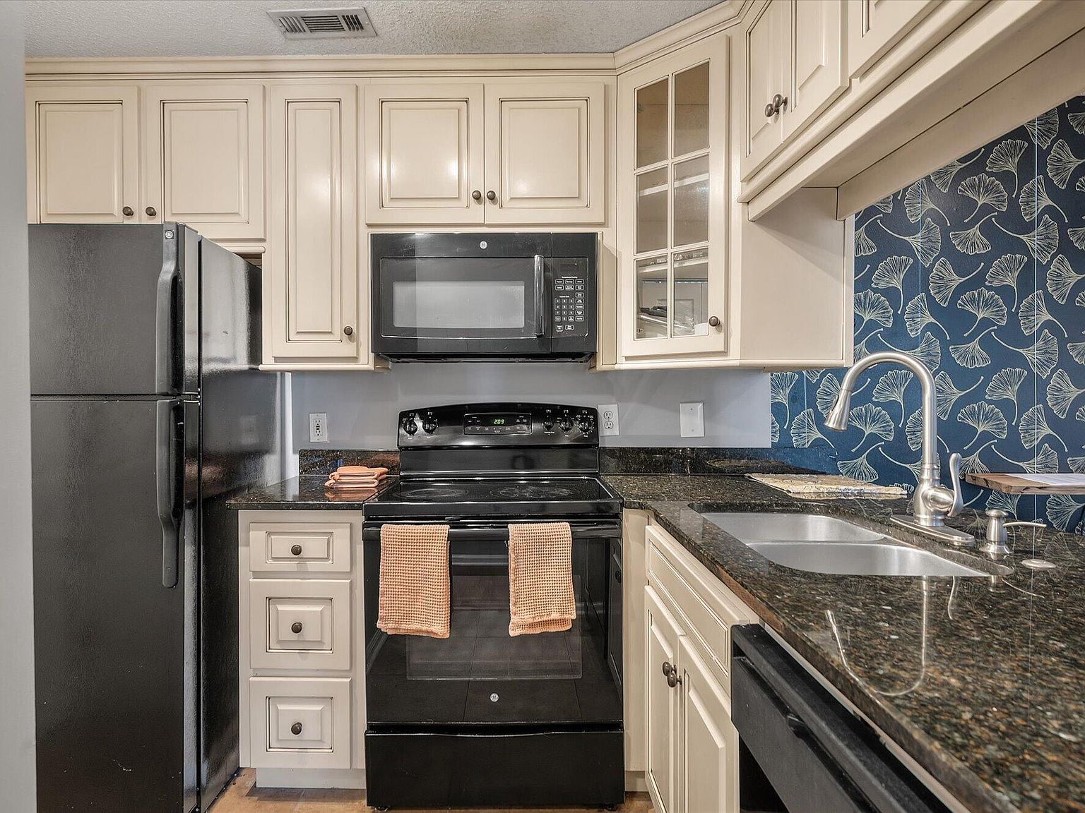 188 Midland Pkwy APT 105 Summerville, SC 29485 - Thumbnail 4