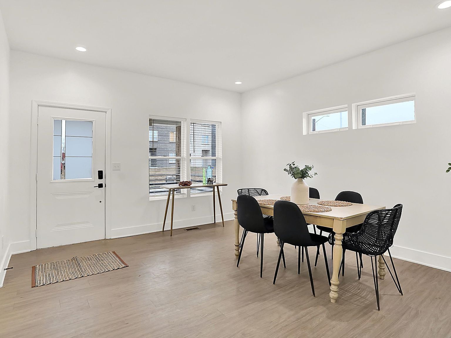 1439 Deloss St Indianapolis, IN 46201 - Thumbnail 4