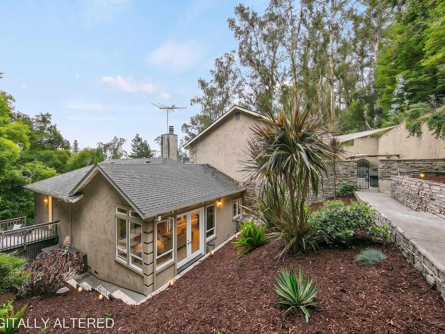 7010 Pinehaven Rd Oakland, CA 94611 - Thumbnail 4