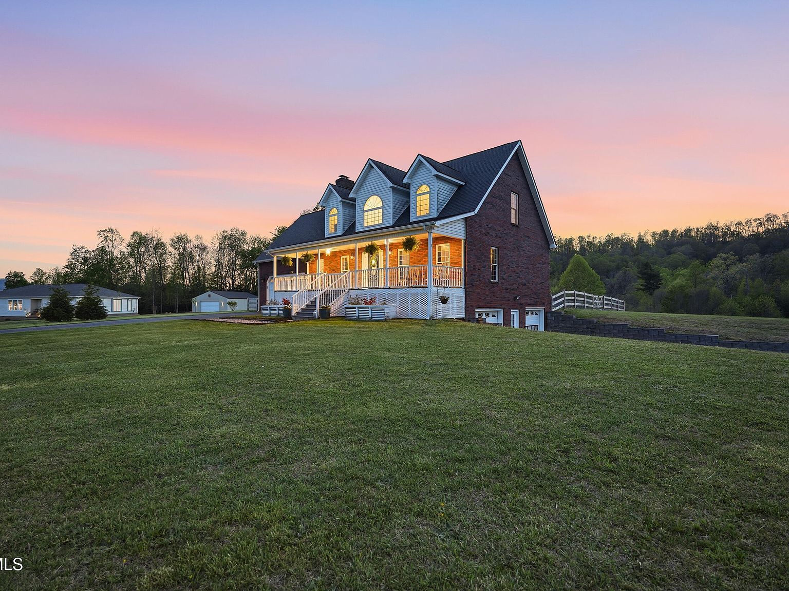 228 Sunrise Ln Mountain City, TN 37683 - Thumbnail 4