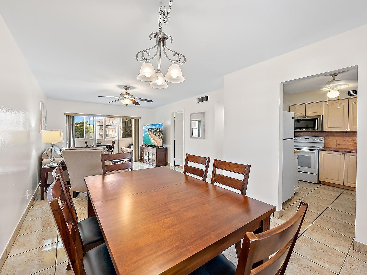 701 Lori Dr APT 206 Palm Springs, FL 33461 - Thumbnail 4