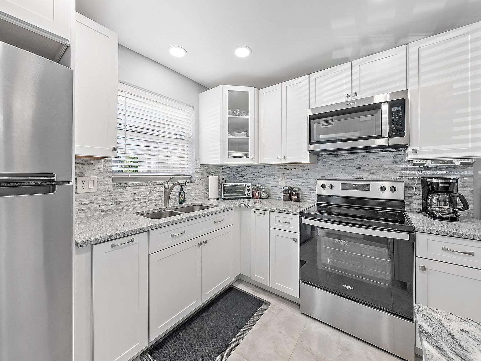 725 Lori Dr APT 111 Palm Springs, FL 33461 - Thumbnail 4