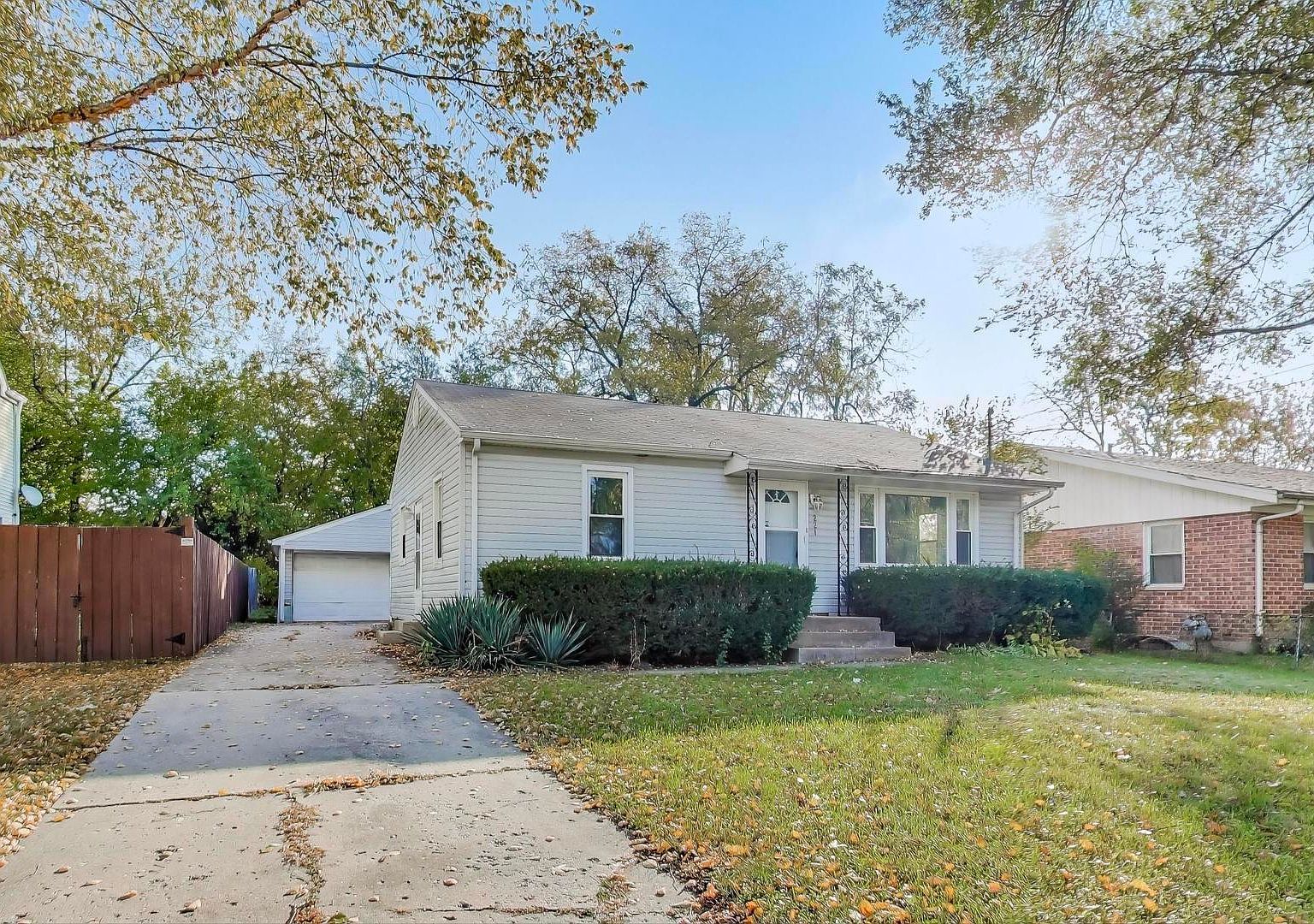 221 Heine Ave Elgin, IL 60123 - Thumbnail 4