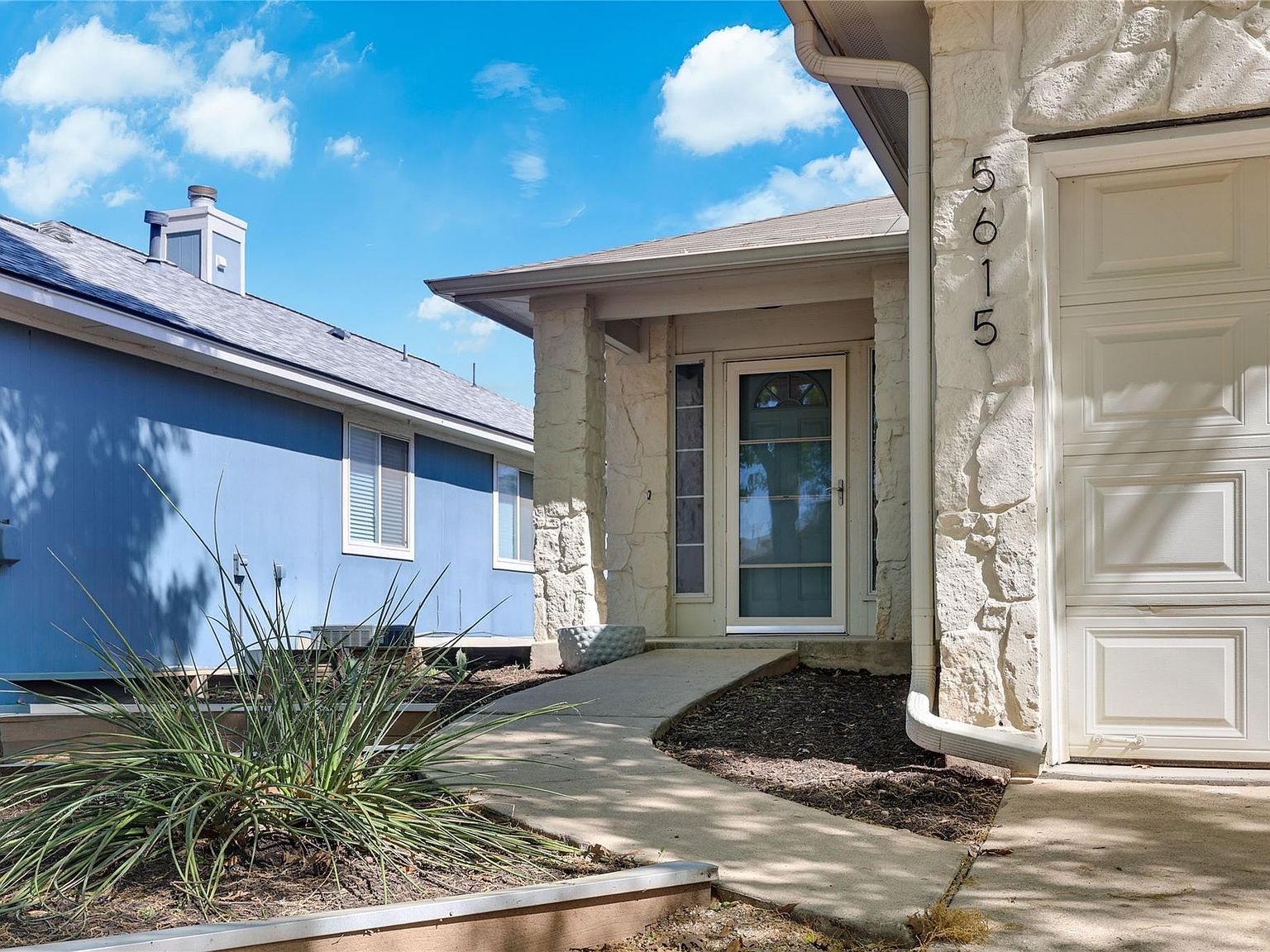 5615 Steven Creek Way Austin, TX 78721 - Thumbnail 4