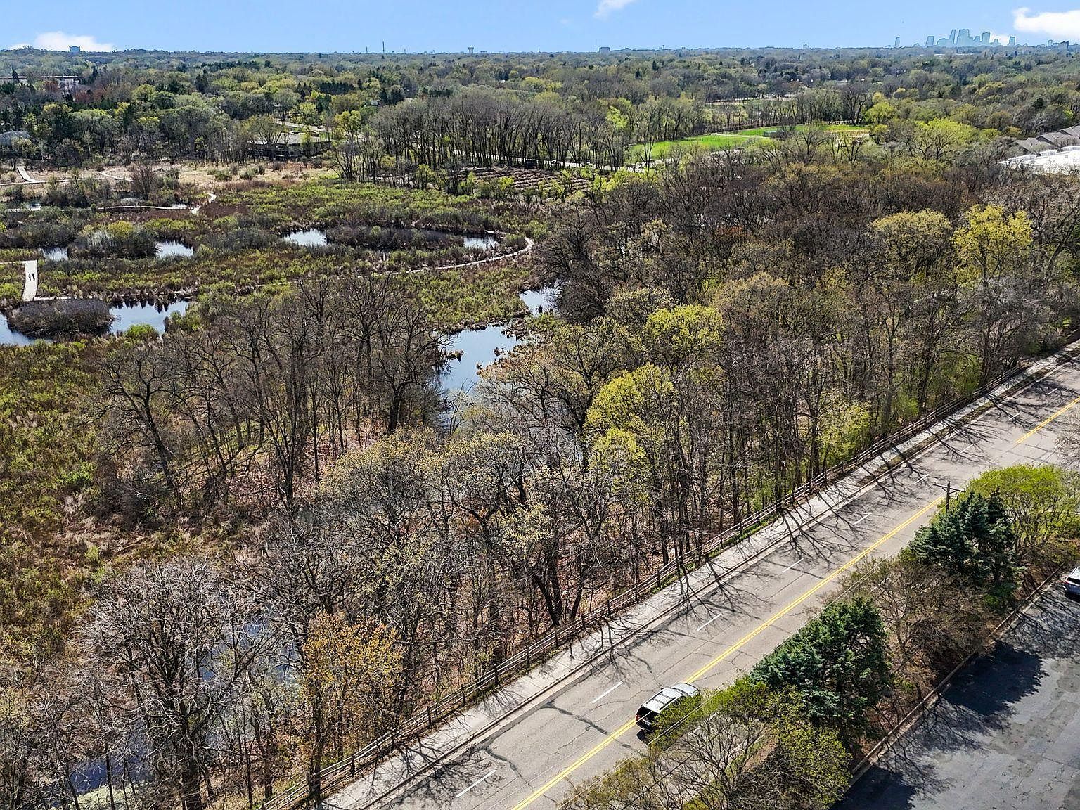 556 County Road C W Roseville, MN 55113 - Thumbnail 4