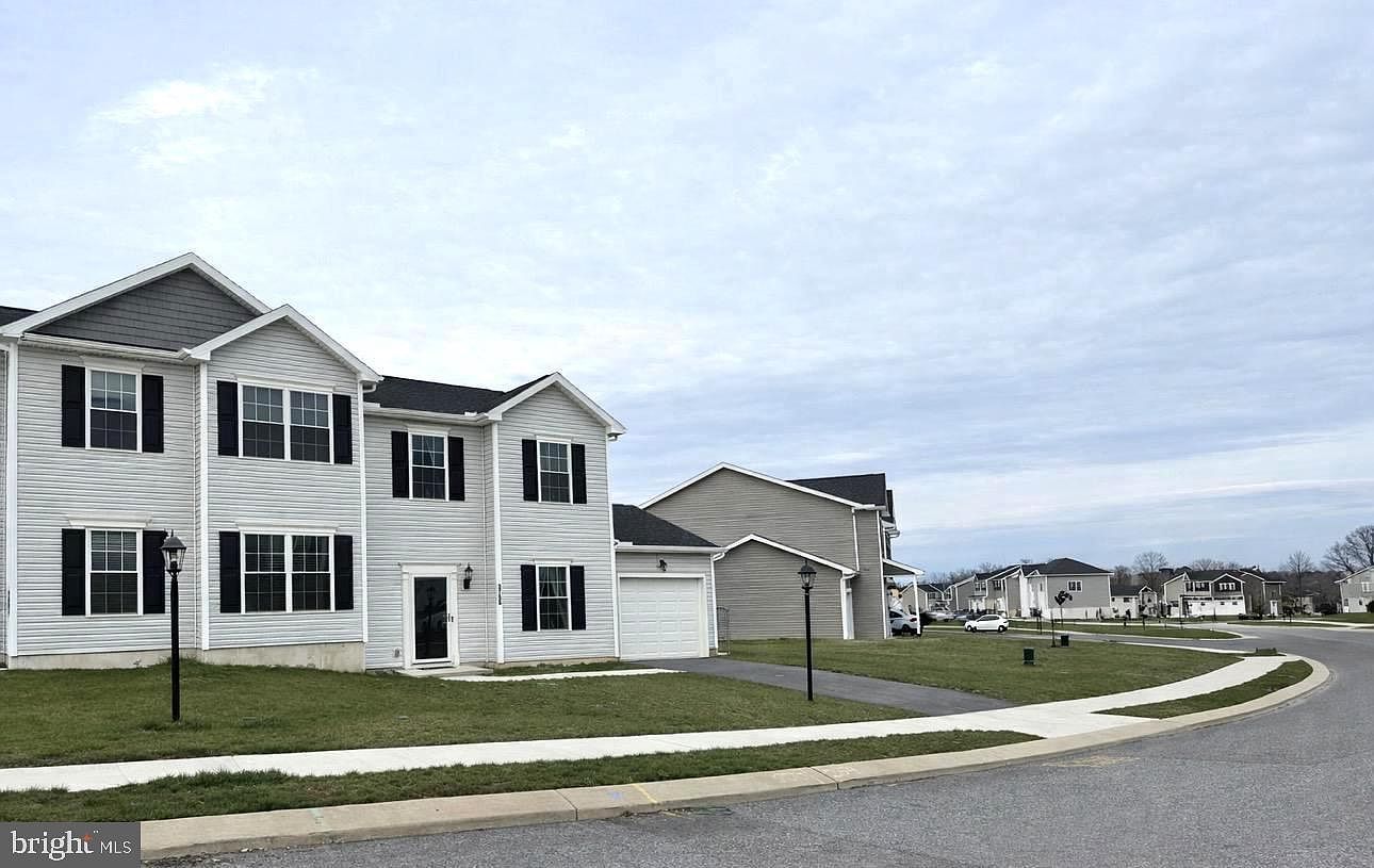 3755 Castle Dr Dover, PA 17315 - Thumbnail 4