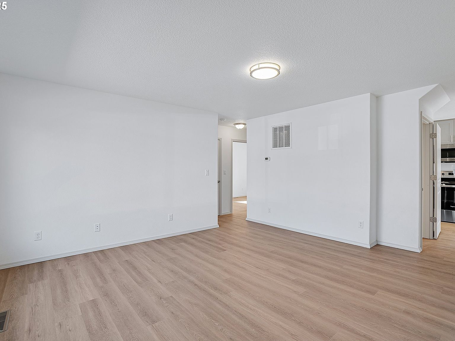 7028 SE 86th Ave Portland, OR 97266 - Thumbnail 4