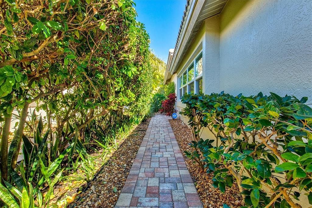 4706 Dundee Dr Bradenton, FL 34210 - Thumbnail 4