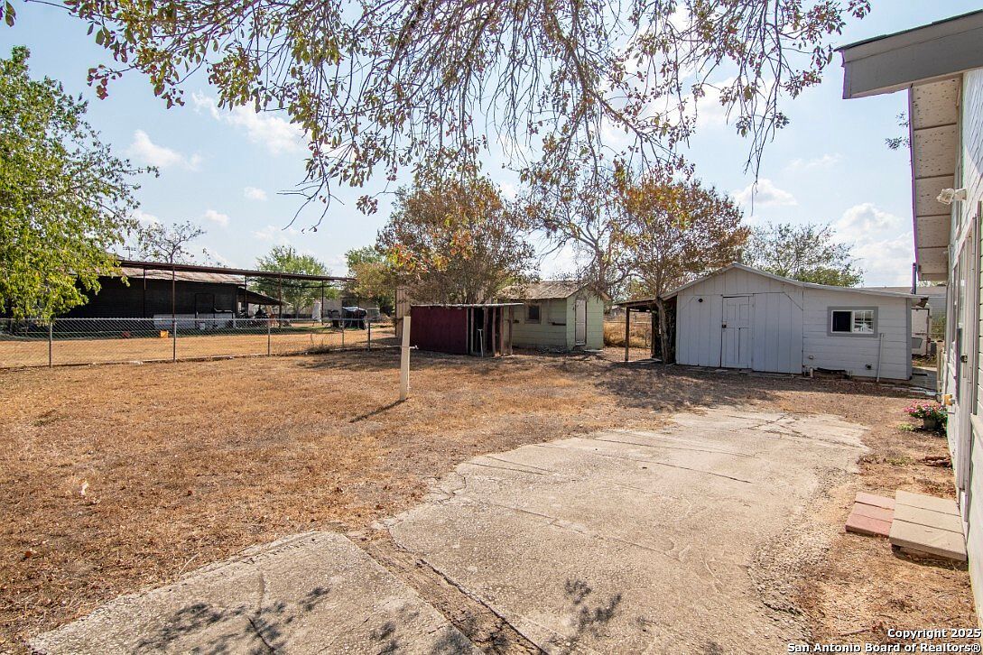 116 N Matlock St Poth, TX 78147 - Thumbnail 4