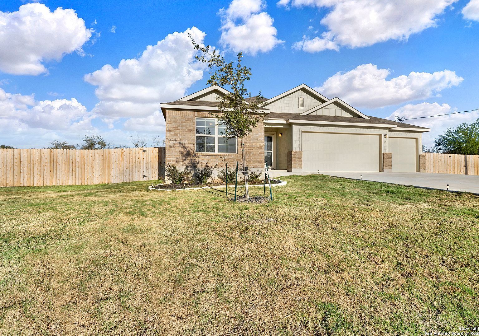 121 Cheyenne Dr Floresville, TX 78114 - Thumbnail 4