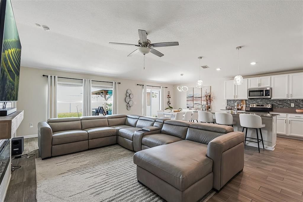 4230 Holstein St Saint Cloud, FL 34772 - Thumbnail 4