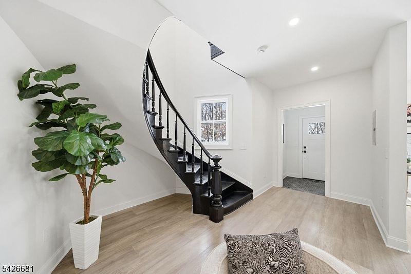 28 1/2 Irving St Montclair, NJ 07042 - Thumbnail 4