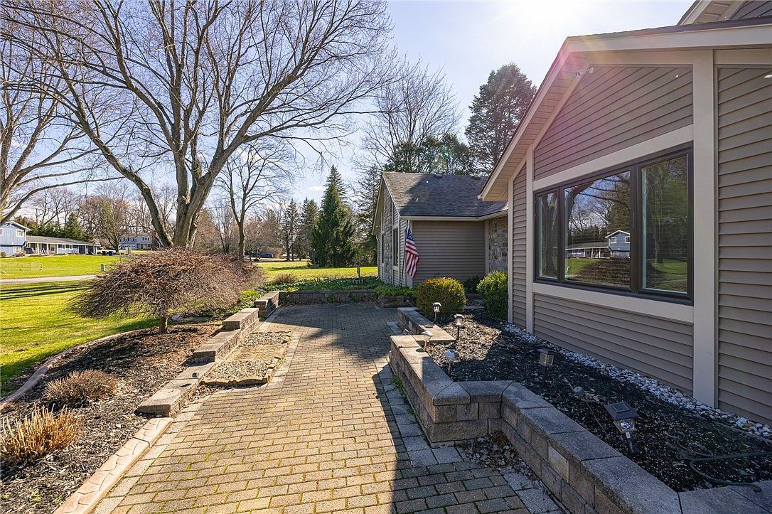 32 Stone Island Ln Penfield, NY 14526 - Thumbnail 4