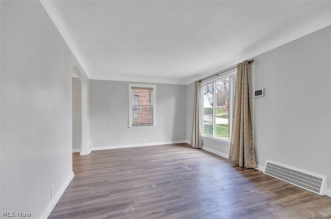 5194 Homewood Ave Maple Heights, OH 44137 - Thumbnail 4