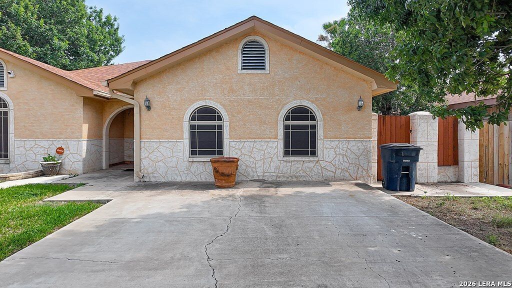 2218 Royal Park Dr Eagle Pass, TX 78852 - Thumbnail 4