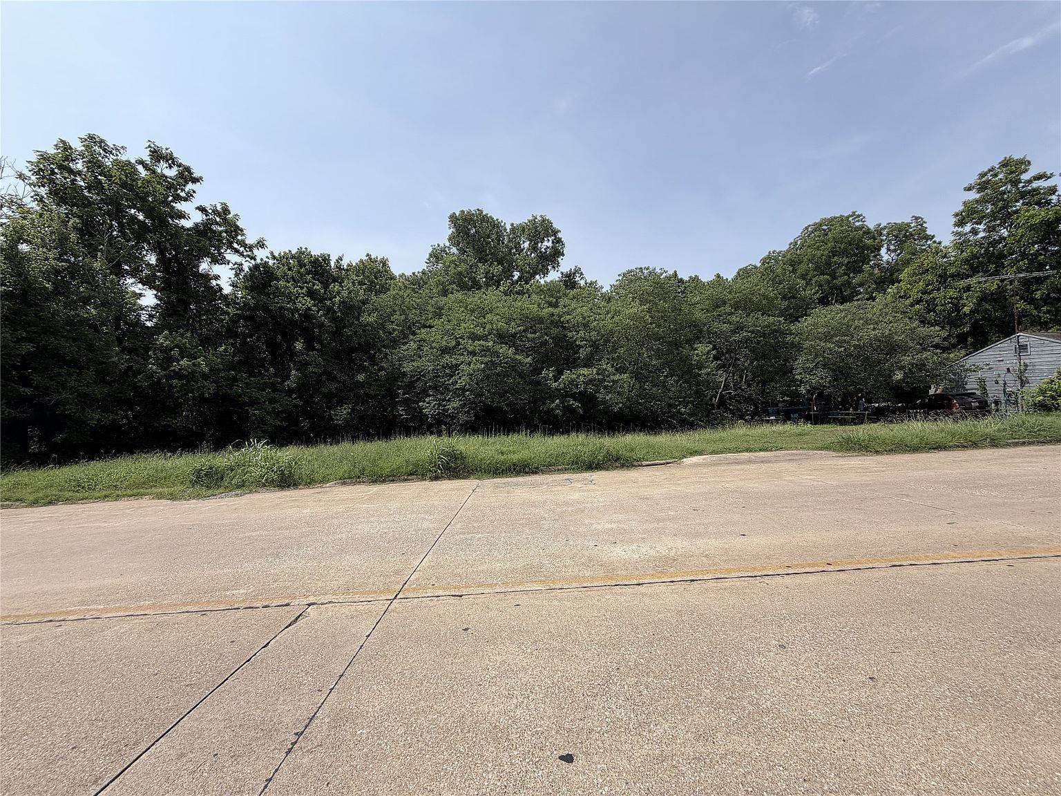 1326 W Crawford St Denison, TX 75020 - Thumbnail 4