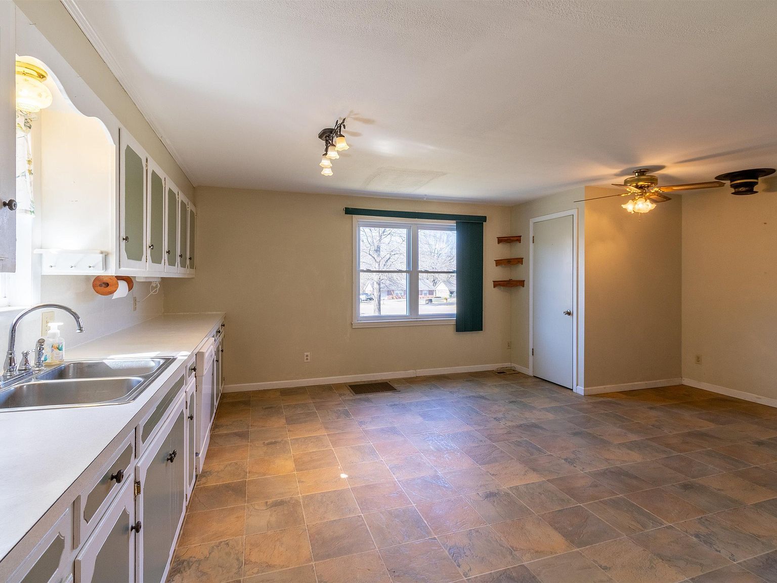 1711 Cline St Clarksville, AR 72830 - Thumbnail 4