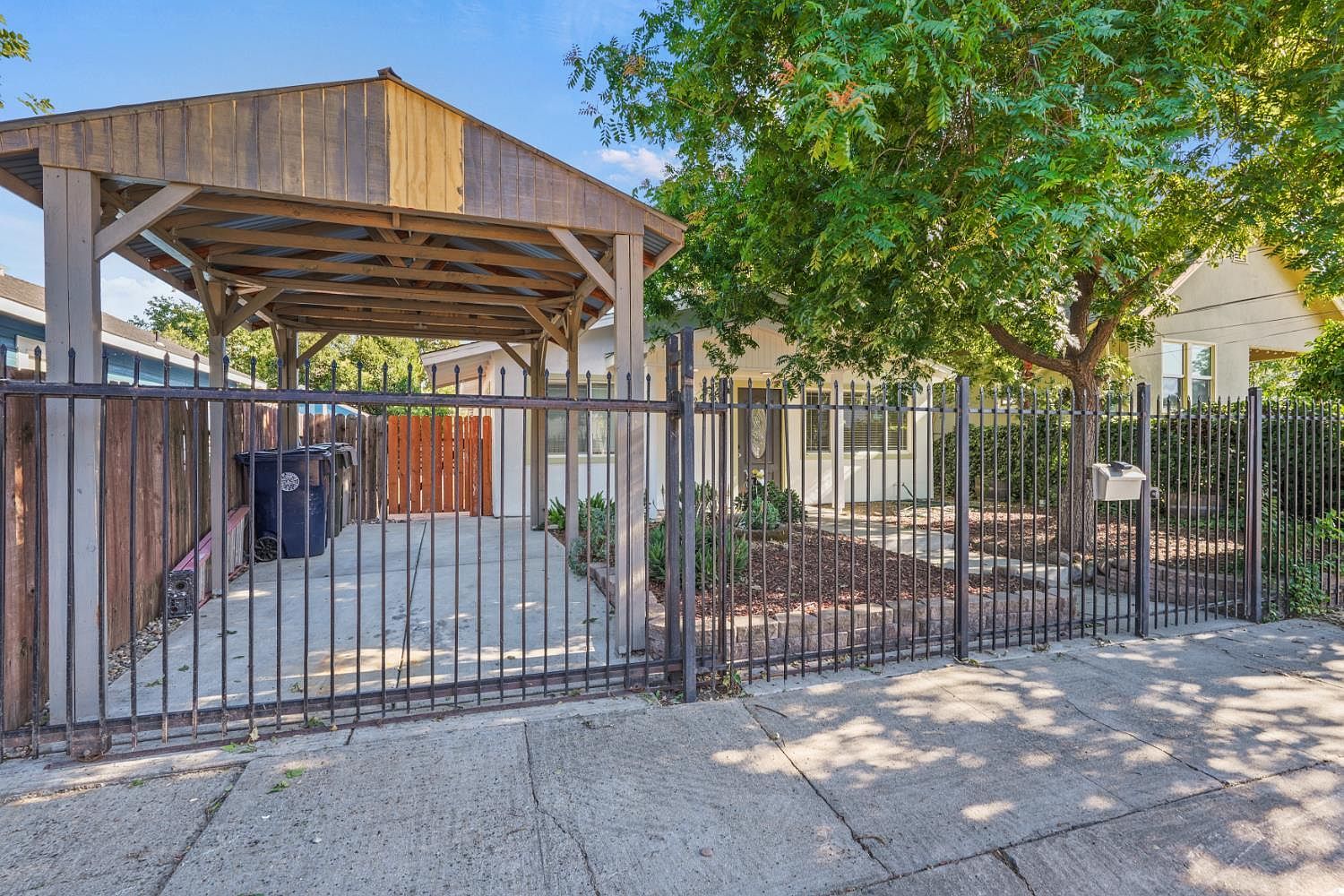 4126 7th Ave Sacramento, CA 95817 - Thumbnail 4