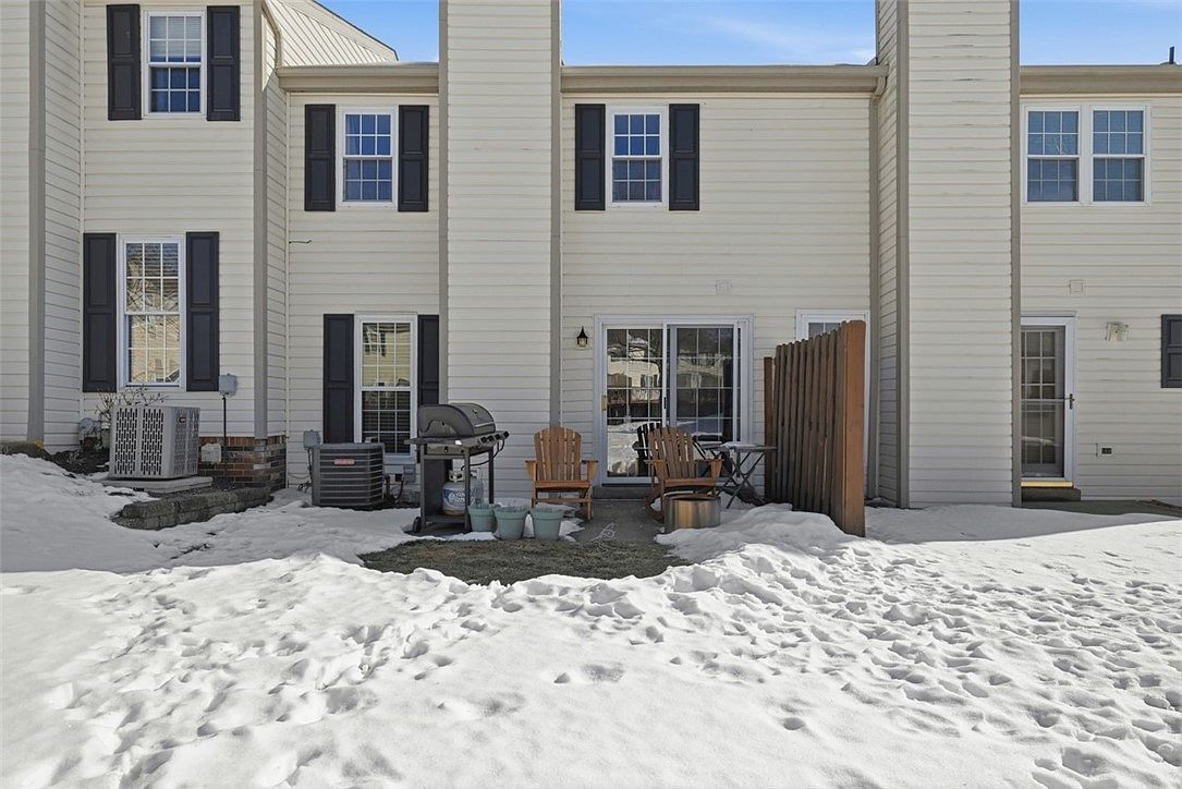 3073 Meadow Brook Ct Gibsonia, PA 15044 - Thumbnail 4