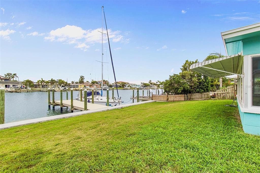 525 Lillian Dr Madeira Beach, FL 33708 - Thumbnail 4