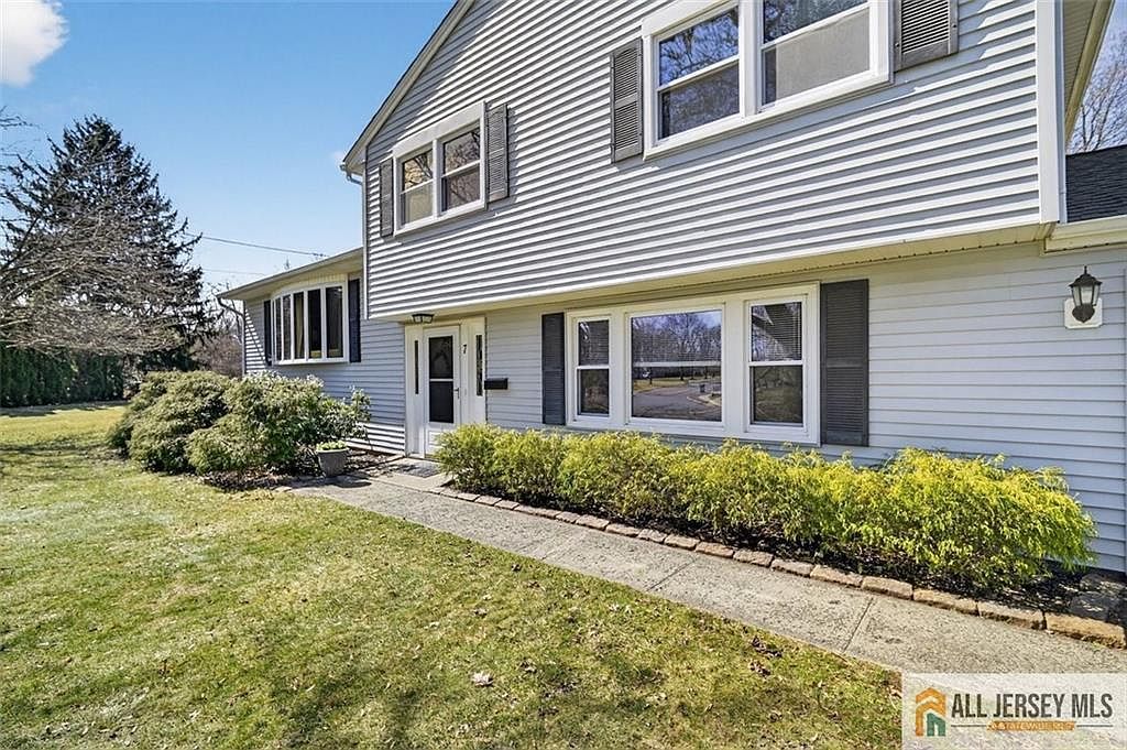 7 Griggs Rd Cranbury, NJ 08512 - Thumbnail 4