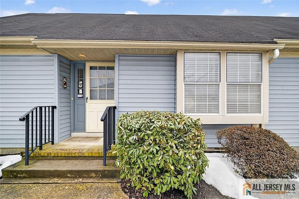 17 George Washington Dr Monroe Township, NJ 08831 - Thumbnail 4