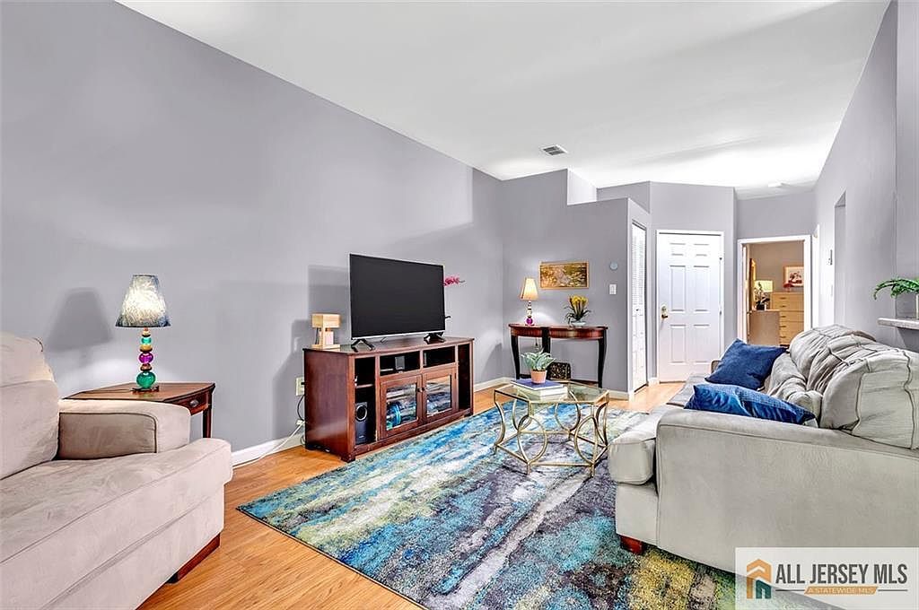 7041 Elm Ct Monmouth Junction, NJ 08852 - Thumbnail 4