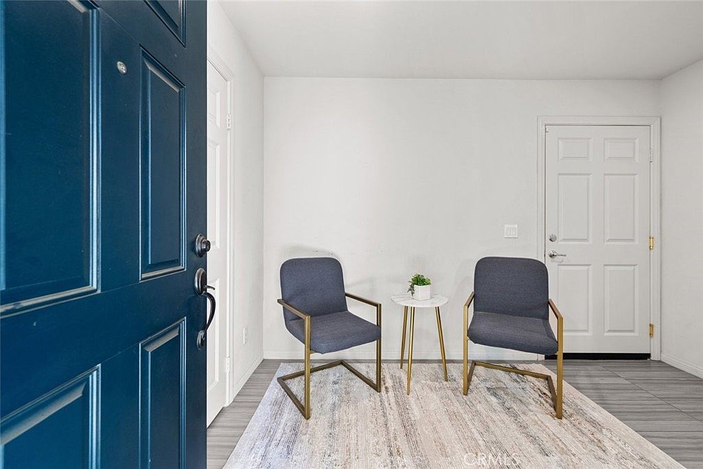 7214 N Chestnut Ln Van Nuys, CA 91405 - Thumbnail 4