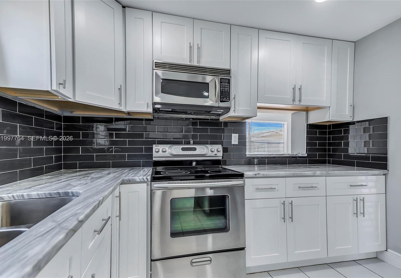 1820 NW 35th Ter Lauderhill, FL 33311 - Thumbnail 4