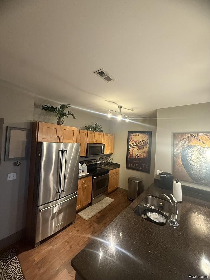 500 E Michigan Ave APT 411 Lansing, MI 48912 - Thumbnail 4