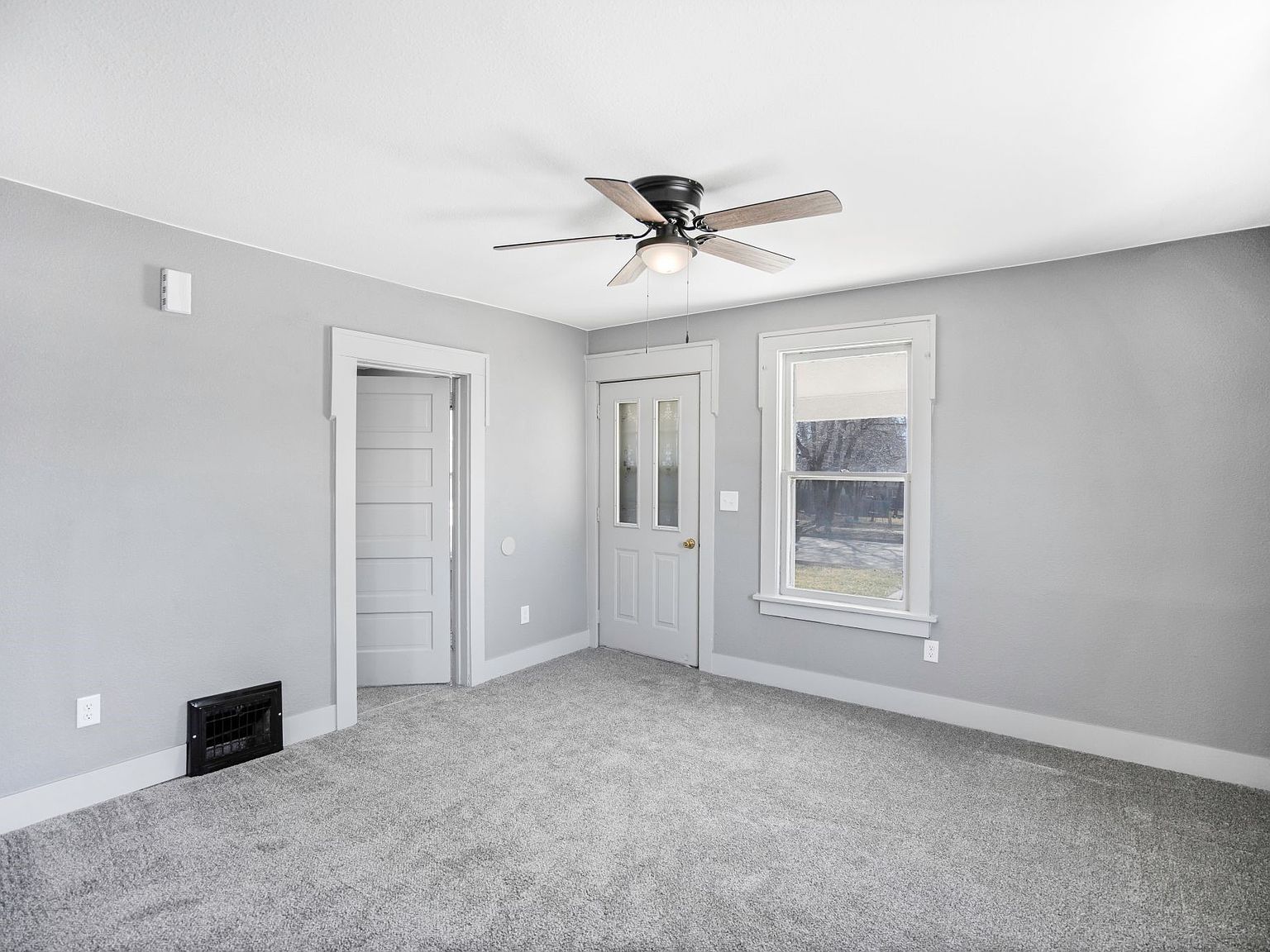 2574 Onawa St Des Moines, IA 50317 - Thumbnail 4