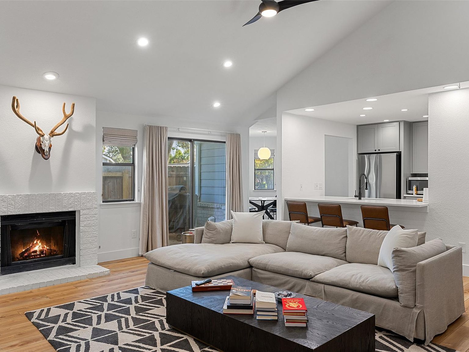 2001 Parker Ln APT 101 Austin, TX 78741 - Thumbnail 4