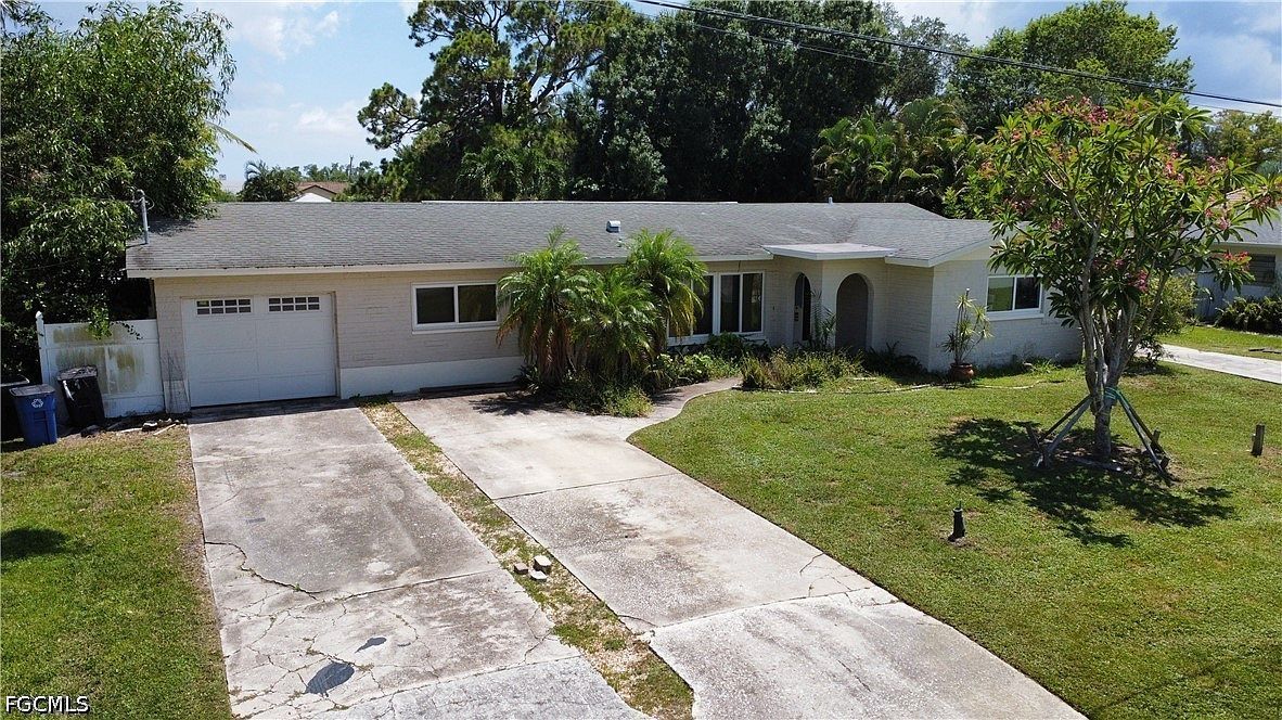 1845 Marina Cir North Fort Myers, FL 33903 - Thumbnail 4