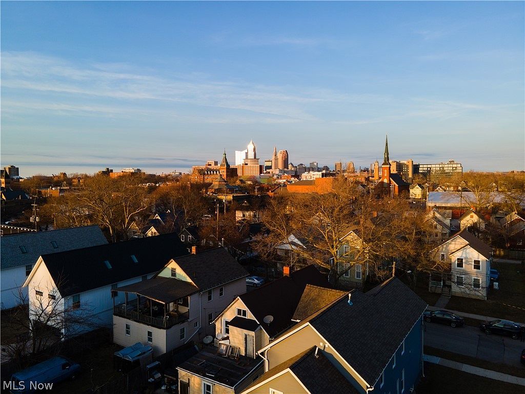 W 33rd St Cleveland, OH 44113 - Thumbnail 4