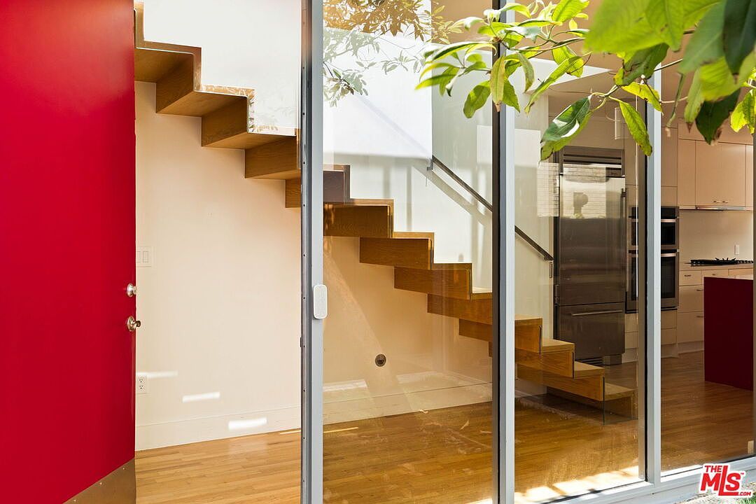 230 Carroll Canal Venice, CA 90291 - Thumbnail 4
