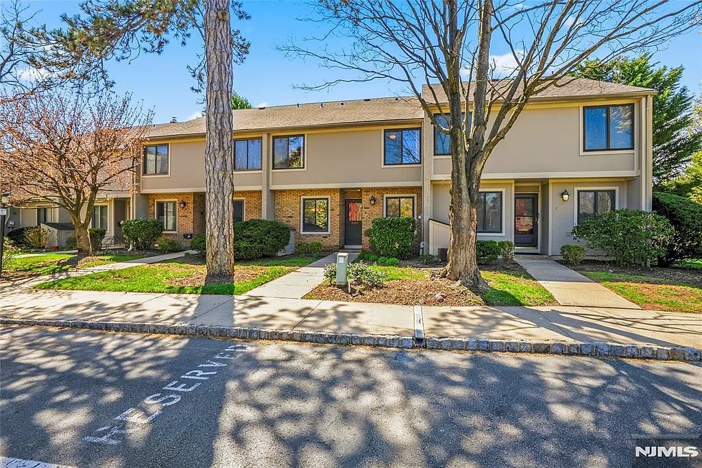 8 Irongate #202 Metuchen, NJ 08840 - Thumbnail 4