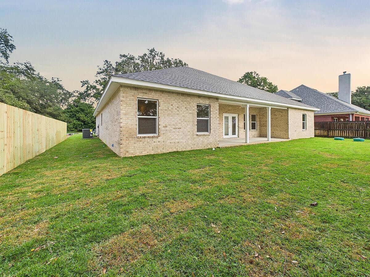 324 Hillcrest Ave Valparaiso, FL 32580 - Thumbnail 4