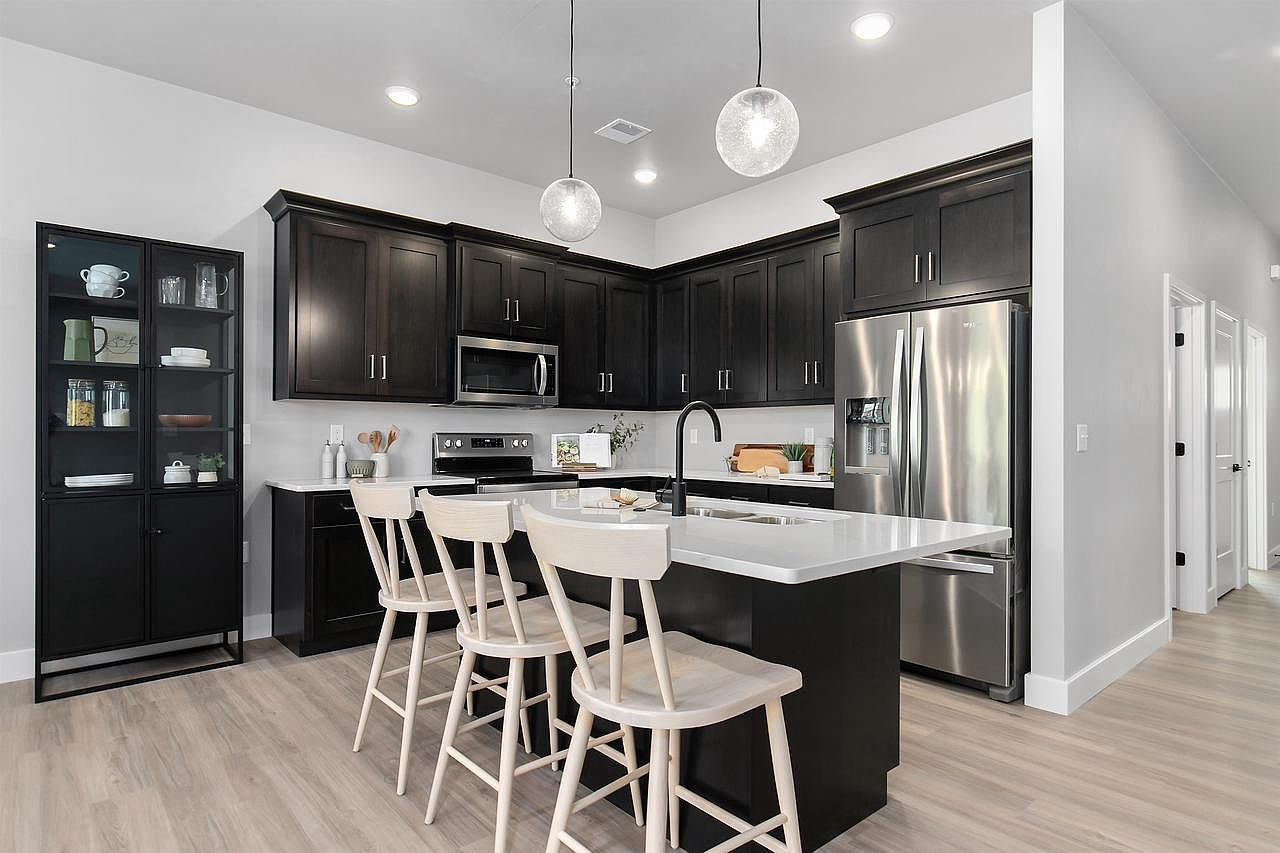 3026 Community Way Menasha, WI 54952 - Thumbnail 4