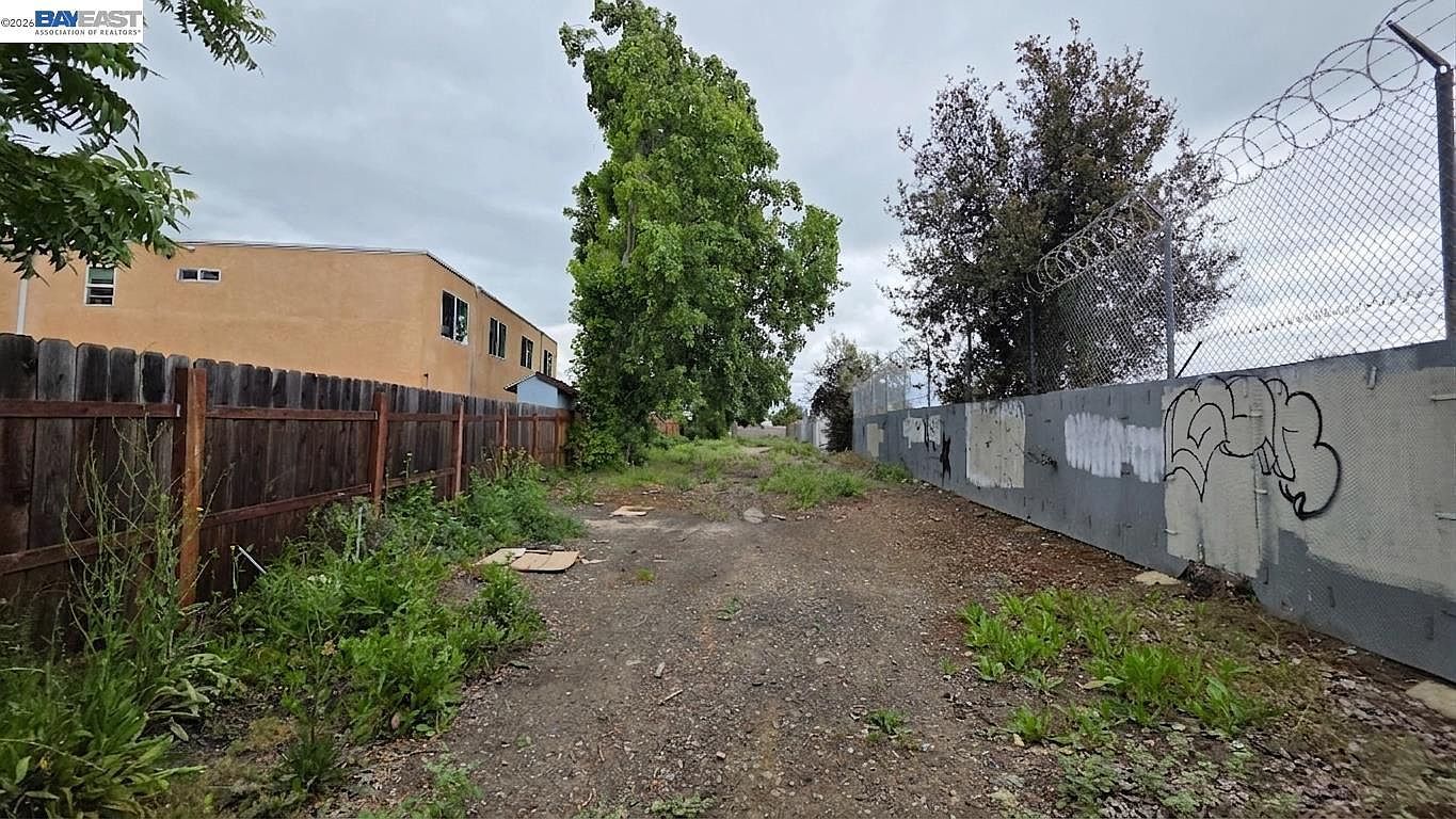 218 Valle Vista Ave Hayward, CA 94544 - Thumbnail 4