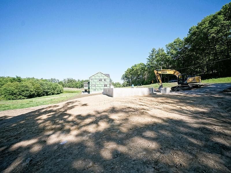 76 Island Pond Rd Derry, NH 03038 - Thumbnail 4