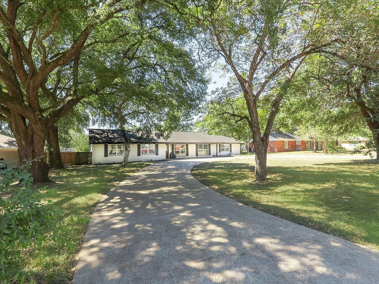 227 Ivy St Navasota, TX 77868 - Thumbnail 4