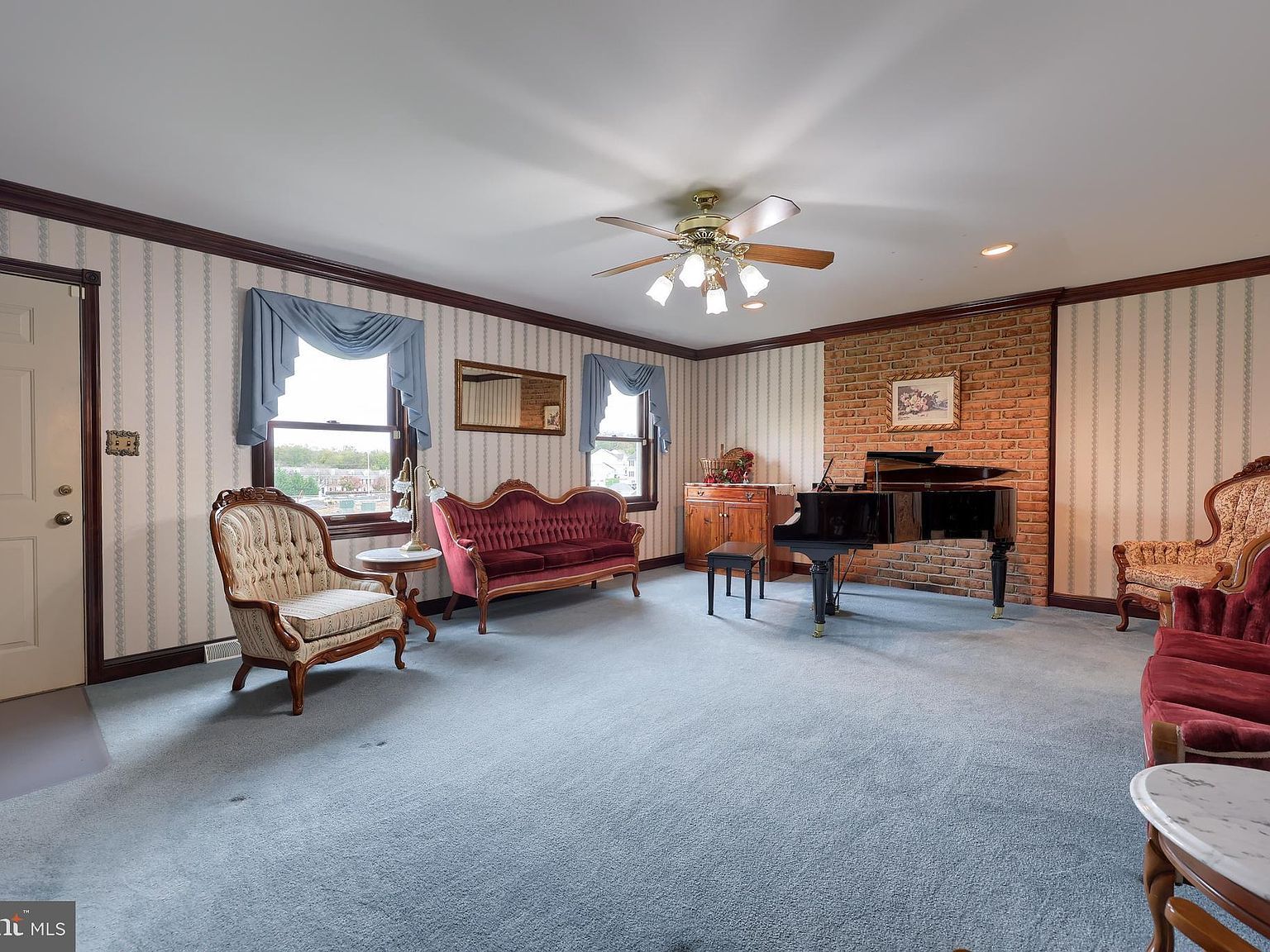 2435 Honeysuckle Ln Lancaster, PA 17603 - Thumbnail 4