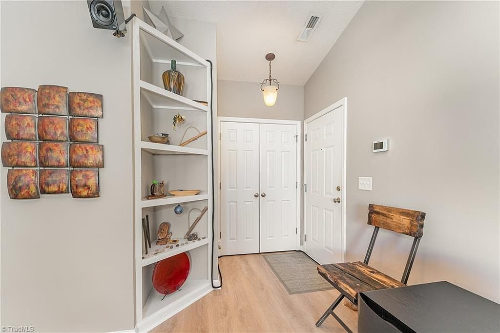 4290 Cedarcroft Ct APT 3A Greensboro, NC 27409 - Thumbnail 4