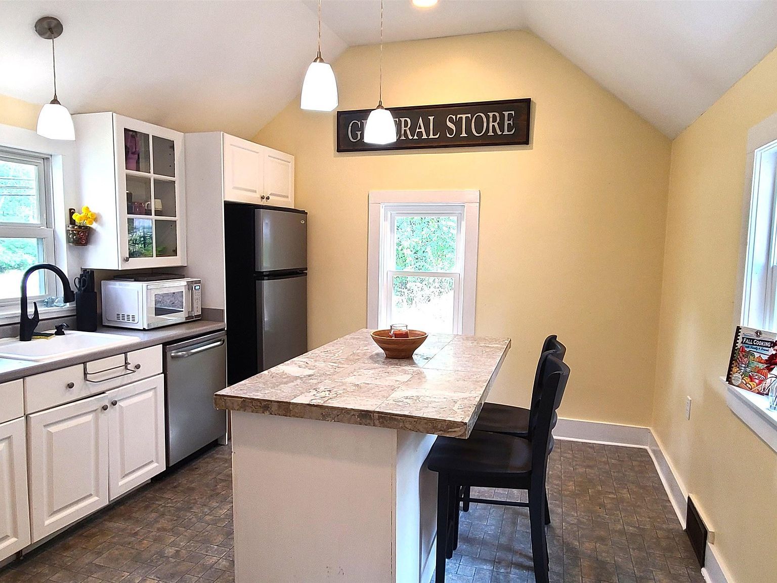 270 Epping Rd Exeter, NH 03833 - Thumbnail 4