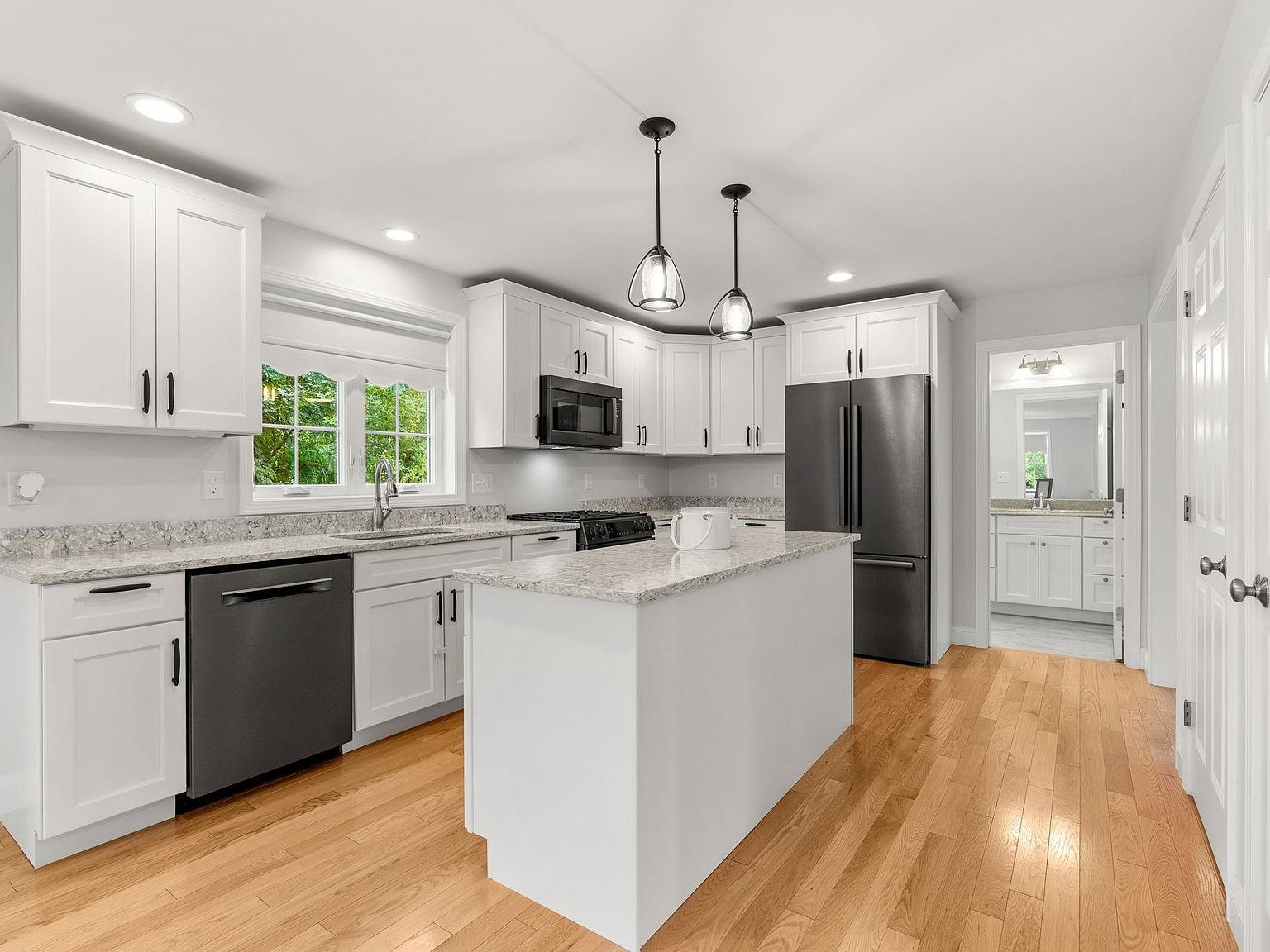 43 Hampton Rd Exeter, NH 03833 - Thumbnail 4