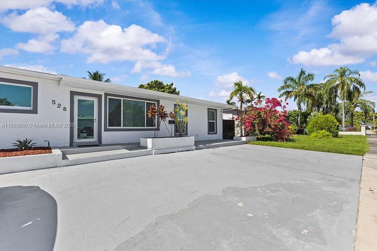 528 W 45th Pl Hialeah, FL 33012 - Thumbnail 4
