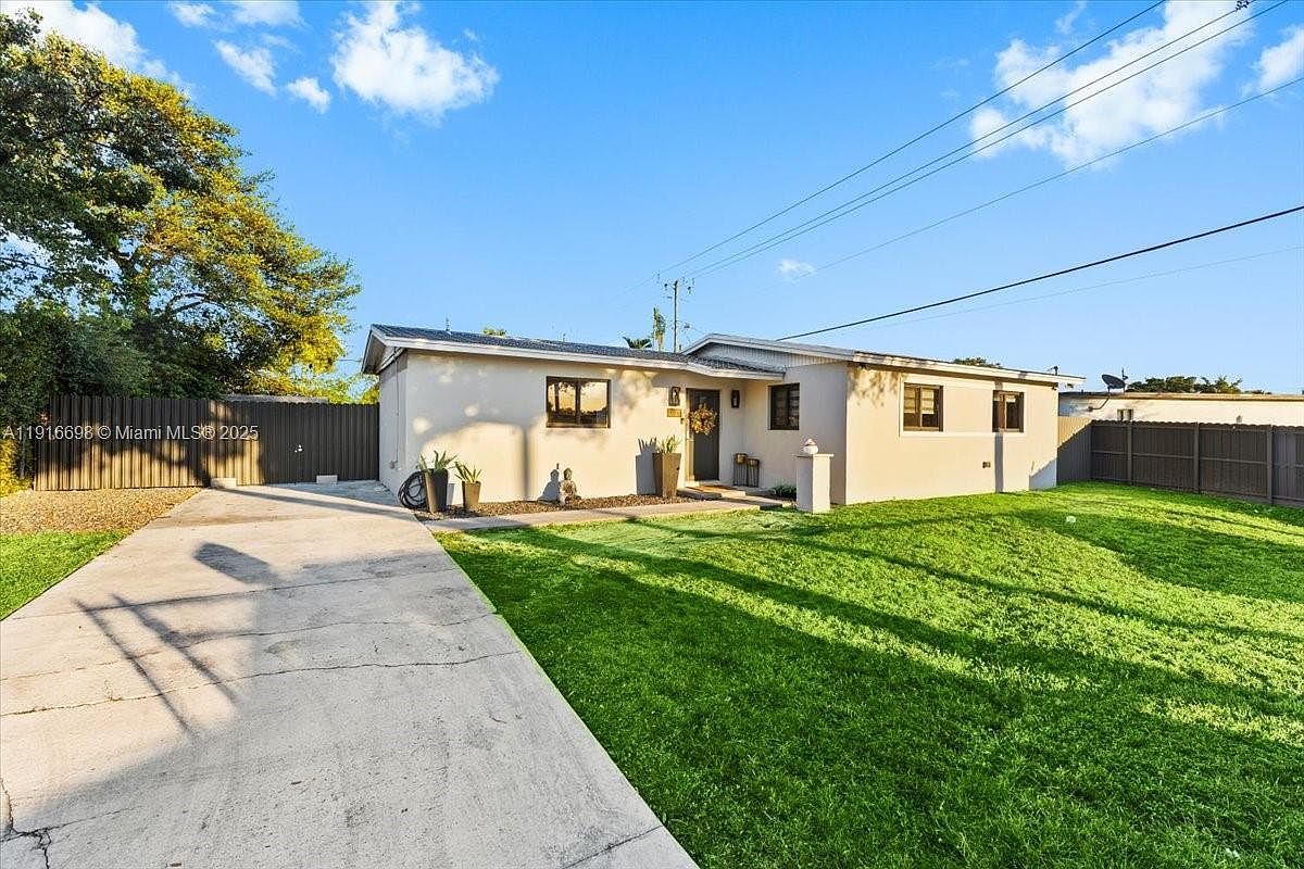 17121 NW 82nd Ave Hialeah, FL 33015 - Thumbnail 4